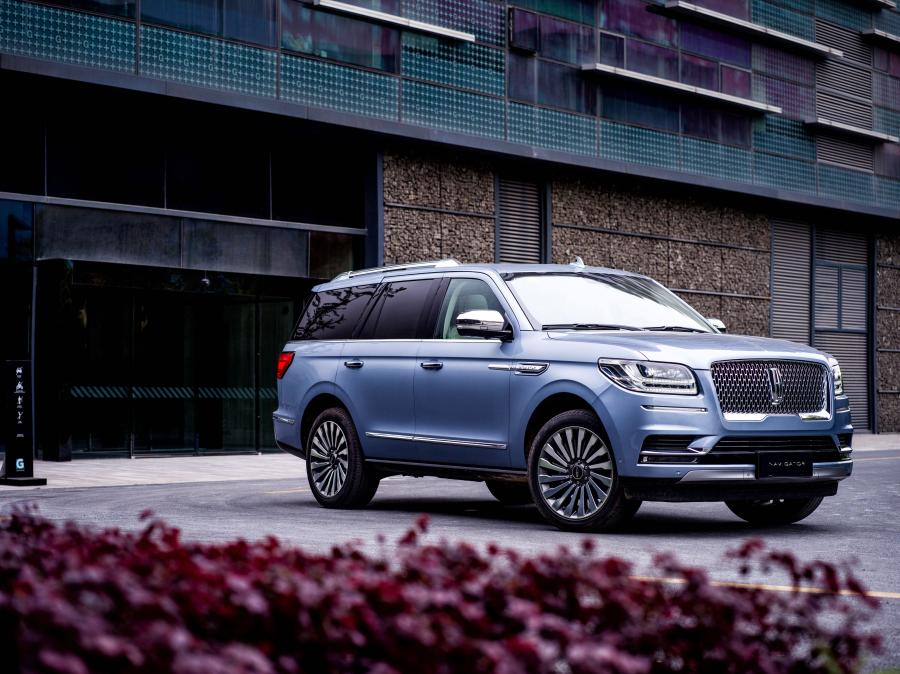  Lincoln Navigator Presidential 2017 года  (CN) (фото 18 из 40)